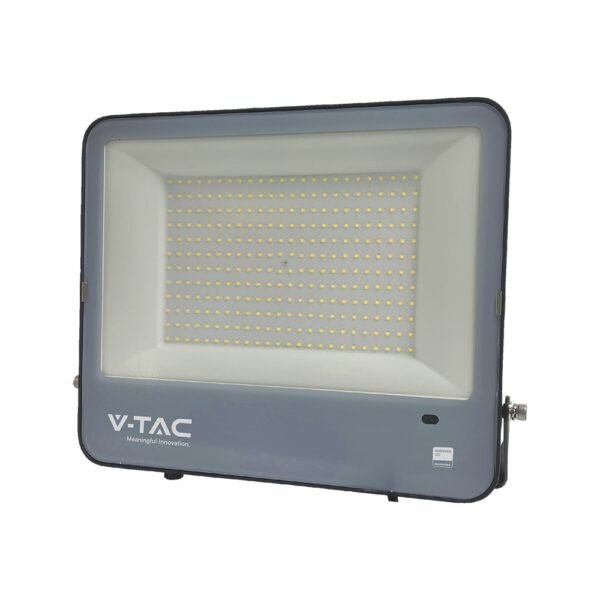 VT-44153 150W PHOTOCELL SENSOR FLOODLIGHT-SAMSUNG CHIP 1M WIRE 6500K BLACK BODY 135LM/W